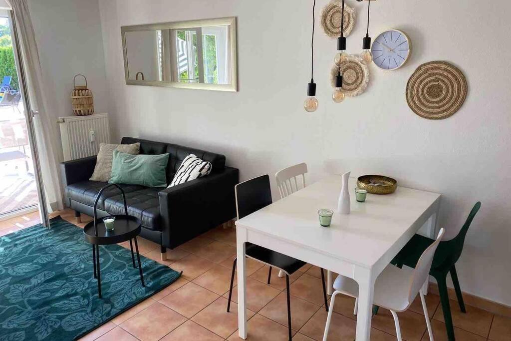 Die Seeblume - Ferienwohnung Mit Pool Und Seeblick Бодман-Людвігсгафен Екстер'єр фото